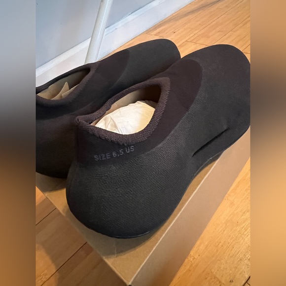 Yeezy Knit RNR - Picture 2 of 7